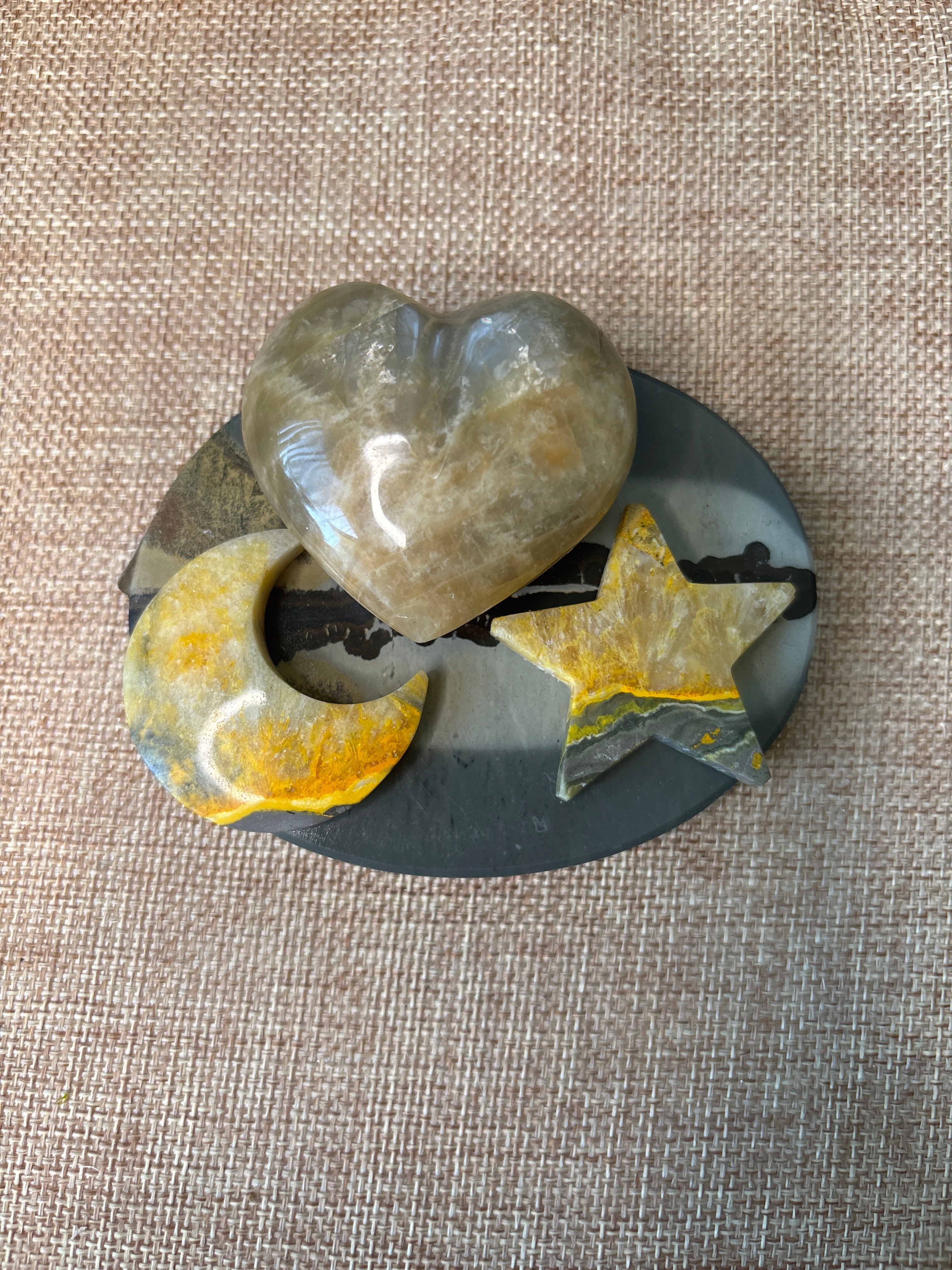 Piesseful.bees.honey